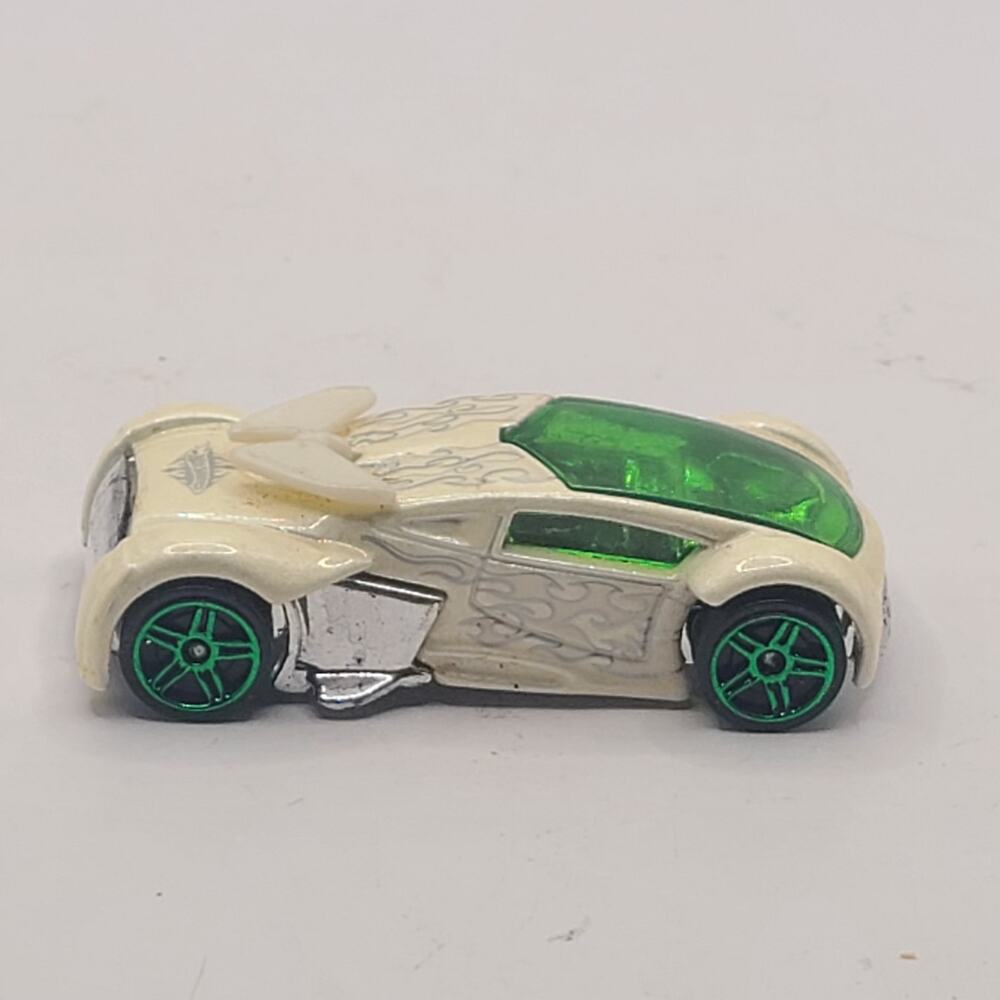 Hot Wheels Phantom Racer Car 2004 White Green Windshield Windows 1:64 Loose